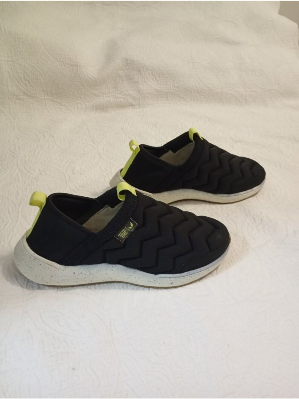 Dr Scholls Black Quilted Slip-On Shoes Neon Accents Size 8.5M Versatile For Indo - Picture 3 of 11